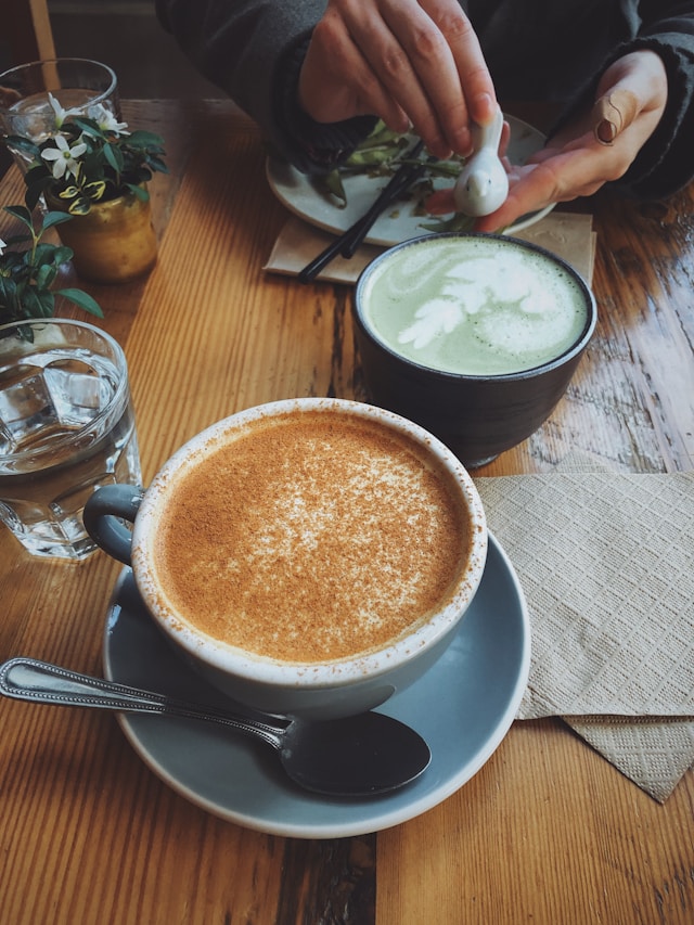 chai latte and matcha latte